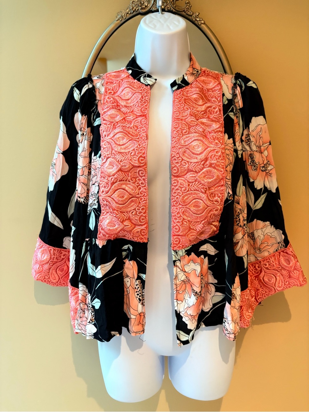 Jasse Floral Open-Front Kimono Jacket Cropped with Coral Embroidered Trim